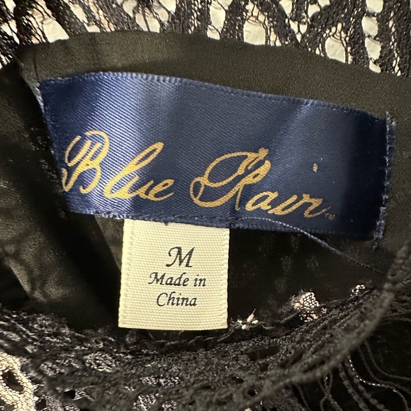 Blue Rain Women’s Black Long Sleeve Lace Blouse with Gold Accents Size M - Picture 2 of 3